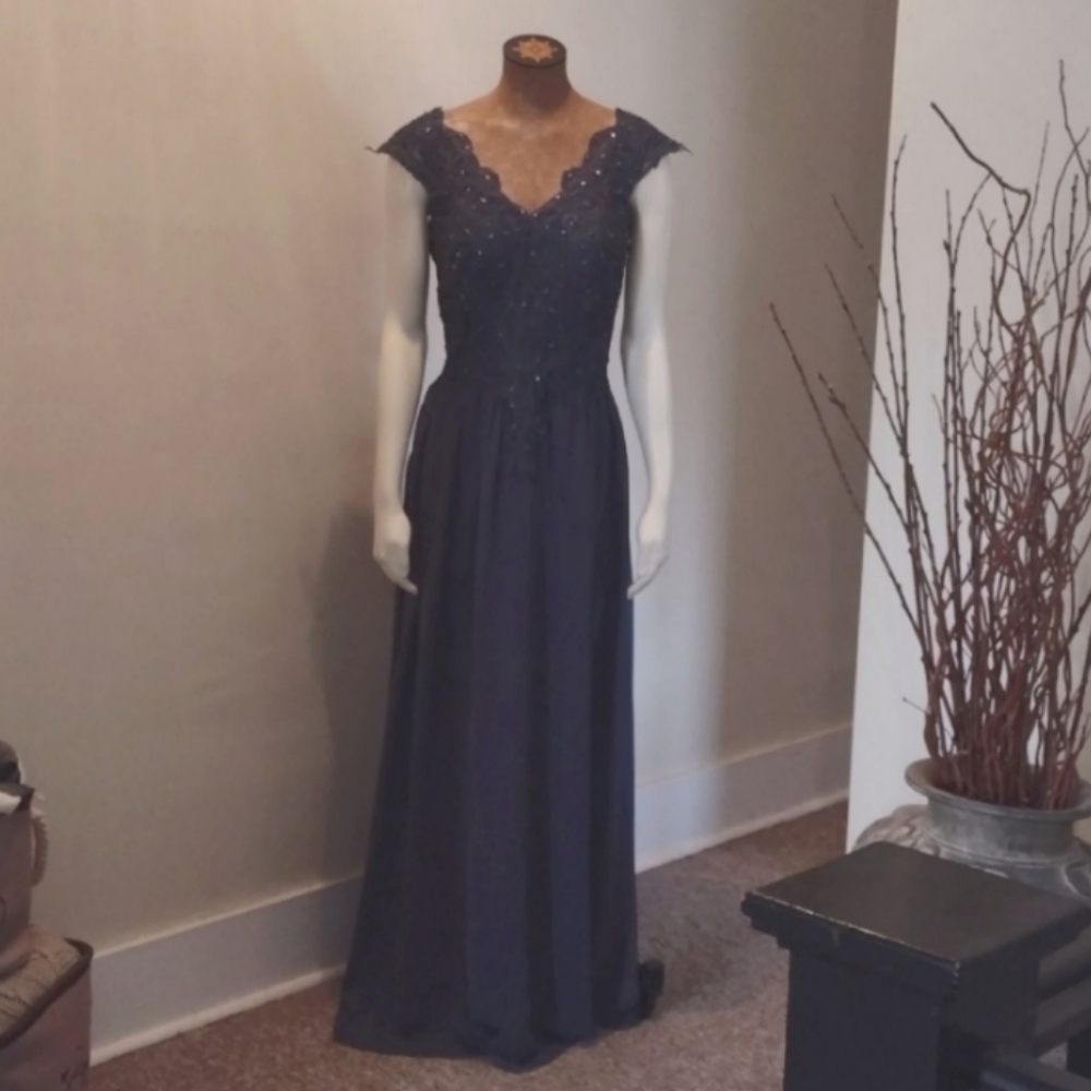 Stunning mother of the bride, bridesmaid or special occasion chiffon dress.